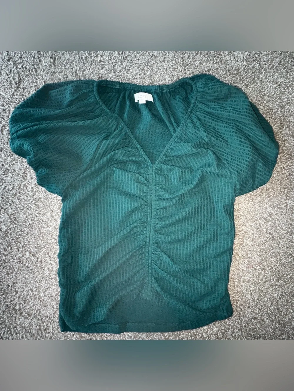 LOFT Women’s Green Textured Ruched Puff Sleeve V-Neck Blouse Size L